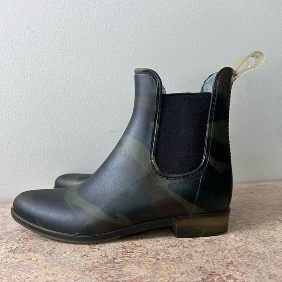 J. Crew Camoflauge Slip on Rubber Ankle Boots size 6 - Picture 2 of 7